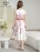 画像3: [送料無料][GINZA COUTURE]ホワイト×レッド・花柄・プリント・ベルト・ノースリーブ・Aライン・フレア・ミディアムドレス・ワンピース[即日発送][大きいサイズあり] (3)