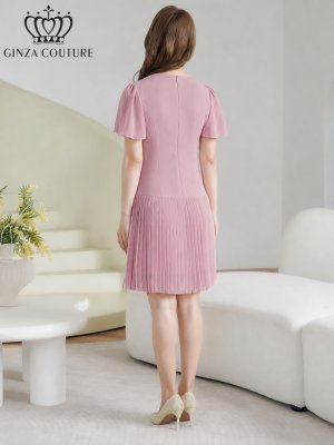 画像9: [送料無料][GINZA COUTURE]ブラック・ピンク・アイボリー・ワンカラー・フリルスリーブ・Vネック・フラワーコサージュ・ボタン・裾プリーツ・Aライン・ミニドレス・ワンピース[即日発送][大きいサイズあり]