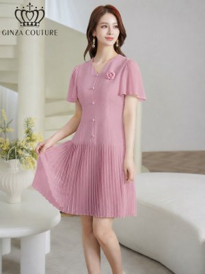 画像11: [送料無料][GINZA COUTURE]ブラック・ピンク・アイボリー・ワンカラー・フリルスリーブ・Vネック・フラワーコサージュ・ボタン・裾プリーツ・Aライン・ミニドレス・ワンピース[即日発送][大きいサイズあり]
