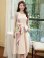 画像20: [送料無料][GINZA COUTURE]ホワイト・ブラック・レッド・ネイビー・ベージュ・スカーフ・ビジューボタン・ノースリーブ・Aライン・ワンカラー・ミディアムドレス・ワンピース[即日発送][大きいサイズあり] (20)