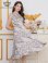 画像2: [送料無料][GINZA COUTURE]グレー・イエロー・プリント・サテン・ノースリーブ・切替・Aライン・ミディアムドレス・ワンピース[即日発送][大きいサイズあり] (2)