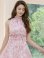 画像10: [送料無料][GINZA COUTURE]ホワイト×ブルー・ホワイト×ピンク・花柄・プリント・サテン・首元フリル・ウエストマーク・マキシ・アメリカンスリーブ・Aライン・ロングドレス[即日発送][大きいサイズあり] (10)
