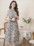 画像8: [送料無料][GINZA COUTURE]アイボリー・ベージュ×ブラック・ネイビー・フラワープリント・ボタン・襟付き・Aライン・ノースリーブ・シフォン・ミディアムドレス・ワンピース[即日発送][大きいサイズあり] (8)