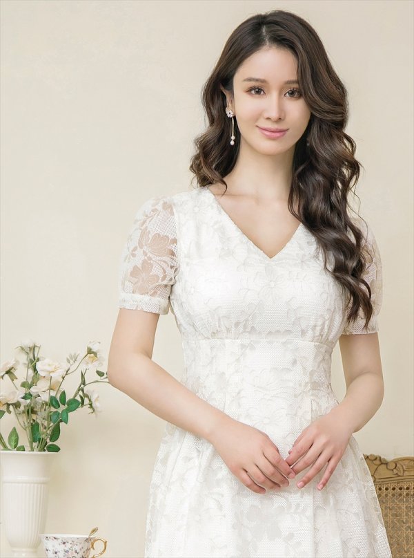 画像4: [送料無料][GINZA COUTURE]ホワイト・総レース・金糸・上品・Vネック・半袖・Aライン・ミディアムドレス・ ワンピース[即日発送][大きいサイズあり] (4)