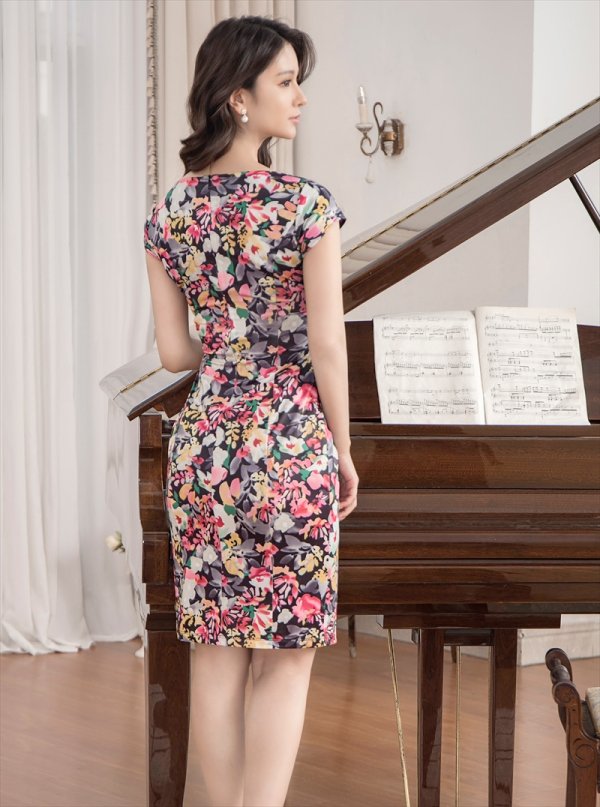 画像4: [送料無料][GINZA COUTURE]プリント・フラワー・タイト・ 半袖・Vネック・ストレッチ・ミディアムドレス・ワンピース[即日発送][大きいサイズあり] (4)