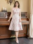 画像16: [送料無料][GINZA COUTURE]ピンク×ゴールド・ブルー・ピンク×シルバー・ホワイト・フラワープリント・金糸・Aライン・ミディアムドレス・ワンピース[即日発送][大きいサイズあり] (16)