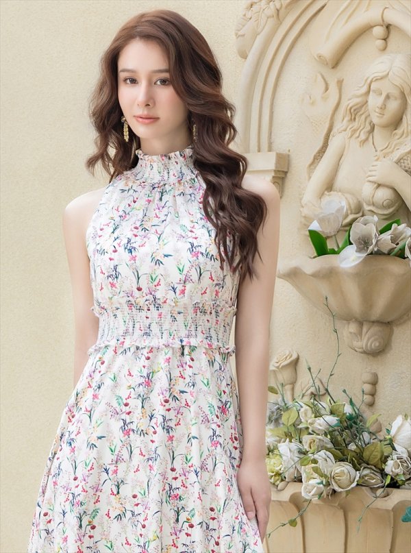 画像4: [送料無料][GINZA COUTURE]ホワイト・ブラック・ブラック・ホワイト・花柄・プリント・サテン・首元フリル・ウエストマーク・マキシ・アメリカンスリーブ・Aライン・ロングドレス[即日発送][大きいサイズあり] (4)