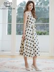 画像2: [送料無料][GINZA COUTURE]ベージュ・ブラック・ノースリーブ・サテンジャガード・花柄・ドット・リボンベルト・Aライン・ミディアムドレス・ワンピース[即日発送][大きいサイズあり] (2)