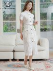 画像2: [送料無料][GINZA COUTURE]ホワイト・総レース・半袖・ロールカラー・ビジューボタン・フェイクポケット・タイト・ミディアムドレス・ワンピース[即日発送][大きいサイズあり] (2)