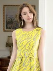 画像10: [送料無料][GINZA COUTURE]グリーン・イエロー・プリント・パールビジュー・ウエストマーク・ノースリーブ・フレア・Aライン・ミディアムドレス・ワンピース [即日発送][大きいサイズあり] (10)