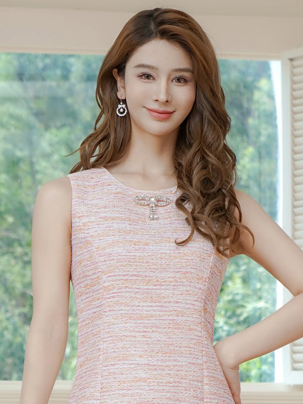 画像10: [送料無料][GINZA COUTURE]ブルー・ピンク・ノースリーブ・ビジューブローチ・ツイード・金糸・裾プリーツ・Aライン・ミニドレス・ワンピース[即日発送][大きいサイズあり] (10)