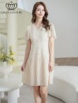 画像2: [送料無料][GINZA COUTURE]アイボリー・ブラック・ピンク・ワンカラー・フリルスリーブ・Vネック・フラワーコサージュ・ボタン・裾プリーツ・Aライン・ミニドレス・ワンピース[即日発送][大きいサイズあり] (2)