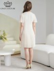 画像3: [送料無料][GINZA COUTURE]アイボリー・ブラック・ピンク・ワンカラー・フリルスリーブ・Vネック・フラワーコサージュ・ボタン・裾プリーツ・Aライン・ミニドレス・ワンピース[即日発送][大きいサイズあり] (3)