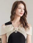 画像4: [送料無料][GINZA COUTURE]ブラック×アイボリー・バイカラー・オフショルダー・Vネック・ラワーコサージュ・パール・Aライン・ミニドレス・ワンピース[即日発送][大きいサイズあり] (4)