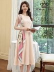 画像2: [送料無料][GINZA COUTURE]ベージュ・パープル・ネイビー・ホワイト・ブラック・レッド・スカーフ・ビジューボタン・ノースリーブ・Aライン・ワンカラー・ミディアムドレス・ワンピース[即日発送][大きいサイズあり] (2)
