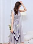 画像2: [送料無料][GINZA COUTURE]パープル・ネイビー・ベージュ・ホワイト・ブラック・レッド・スカーフ・ビジューボタン・ノースリーブ・Aライン・ワンカラー・ミディアムドレス・ワンピース[即日発送][大きいサイズあり] (2)