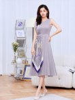 画像5: [送料無料][GINZA COUTURE]パープル・ネイビー・ベージュ・ホワイト・ブラック・レッド・スカーフ・ビジューボタン・ノースリーブ・Aライン・ワンカラー・ミディアムドレス・ワンピース[即日発送][大きいサイズあり] (5)
