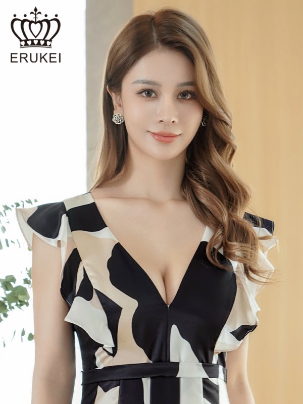 画像4: [送料無料][ERUKEI]ブラック×ホワイト・抽象柄・プリント・サテン・フリルスリーブ・Vネック・タック・ベルト風・スリット・Aライン・ロングドレス[即日発送][大きいサイズあり] (4)