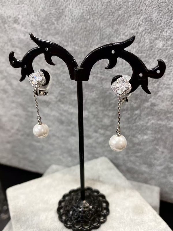 画像2: [ジュエリー][イヤリング]シルバー・クリアストーン・ビジュー・フラワーモチーフ・パール・イヤリング[即日発送] (2)