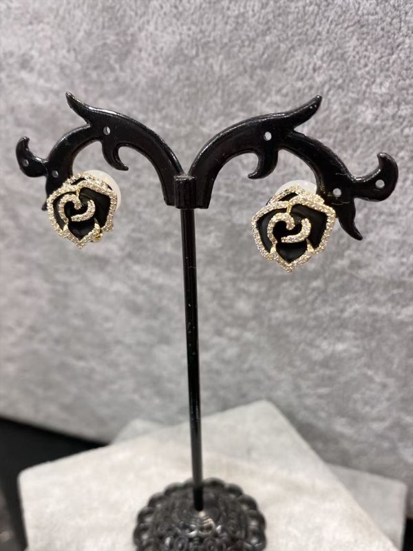 画像2: [ジュエリー][イヤリング]ゴールド×ブラック・ゴールド×ホワイト・フラワーモチーフ・ラインストーン・イヤリング[即日発送] (2)