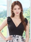 画像4: [送料無料][SETTAN]ブラック×ホワイト・プリント・オレンジ・ブラック・ベージュ×プリント・ヴィヴィッドピンク・ライトピンク・ホワイト・Vネック・ノースリーブ・シンプル・サテン・上品・肩リボン・切替・Aライン・ロングドレス[即日発送][大きいサイズあり] (4)