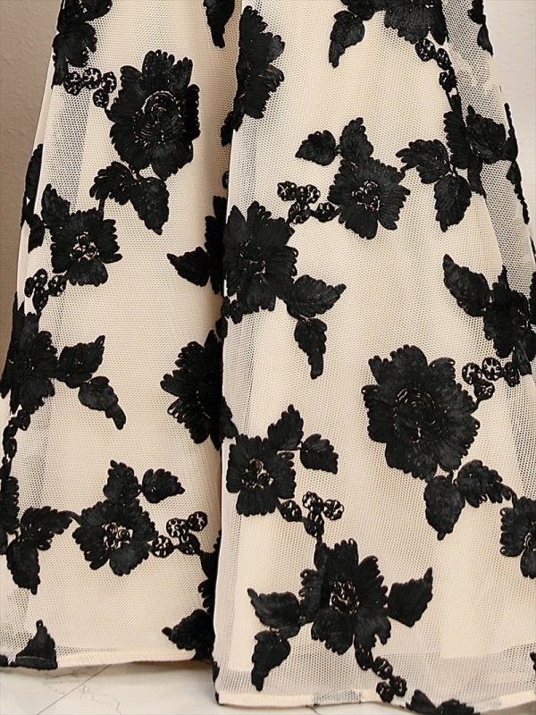 画像5: [送料無料][SETTAN]ブラック・レッド・立体刺繍・フラワー・ウエストリボン・スピンドル・ノースリーブ・Aライン・Vネック・ロングドレス[即日発送][大きいサイズあり] (5)